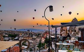 Elegance Cave Suites & Restaurant